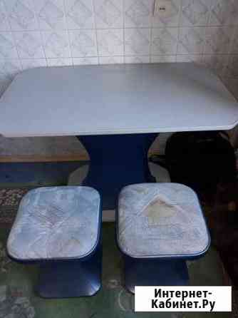 Стол и 2 табурета Кемерово