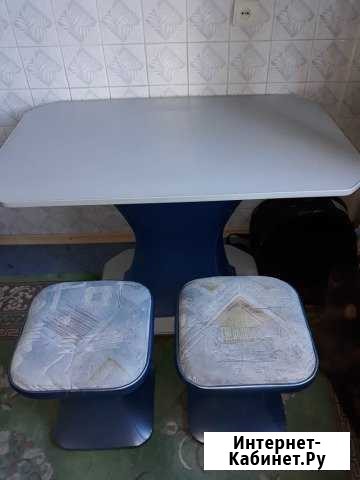 Стол и 2 табурета Кемерово - изображение 1