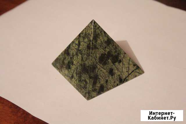 Пирамидка из змеевика, есть небольшой дефект Новосибирск - изображение 1