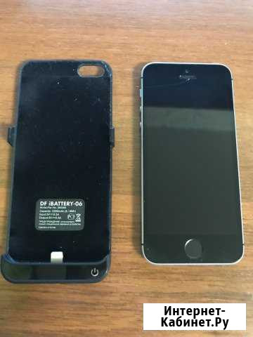 iPhone SE 16 Gb + чехол-аккумулятор Нижний Тагил - изображение 1