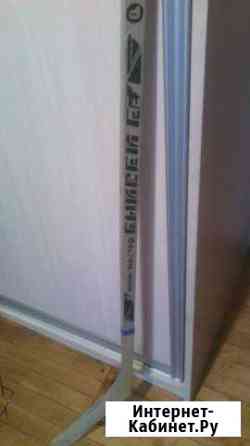 Детская хоккейная клюшка и две шайбы Барнаул