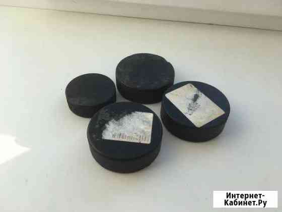 Шайбы : три взрослых и одна детская. За 4 шт-200 р Омск