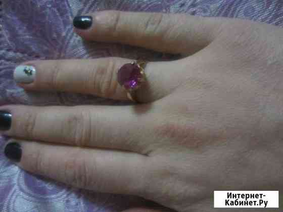 Красивый перстень с переливающимся камнем(фианит Псков