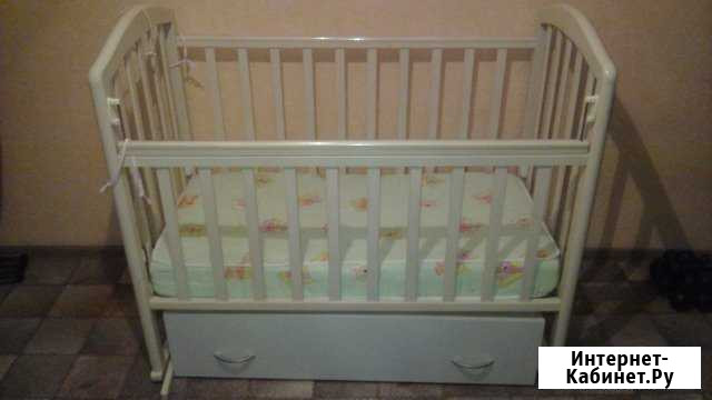 Детская кроватка с маятником Омск - изображение 1