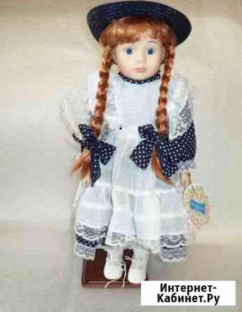 Фарфоровая коллекционная кукла на подставке Евпатория