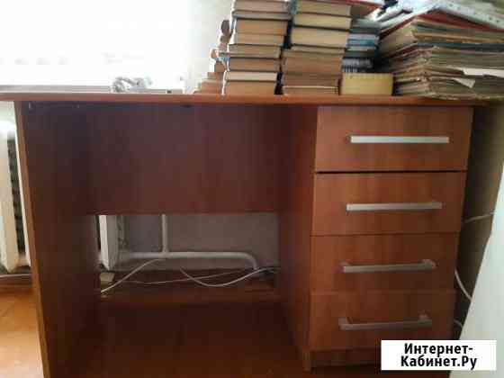 Продам письменный стол и полки Губкин