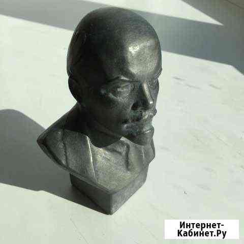 Бюст В. И. Ленин ск. Геворкян Чита