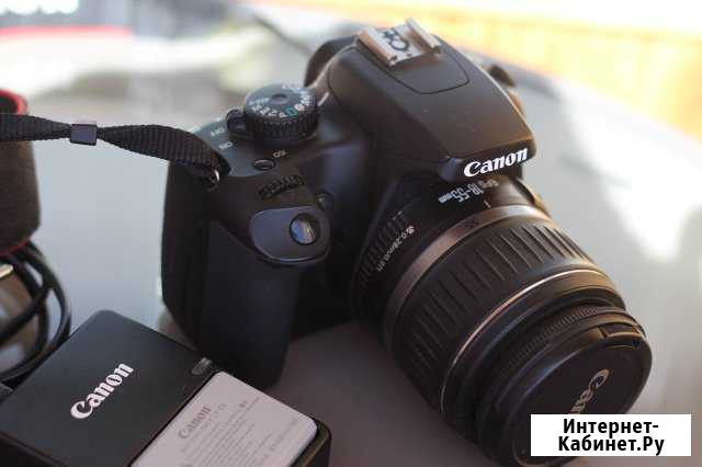 Зеркальный фотоаппарат Canon EOS 1000D black Kit Омск - изображение 1