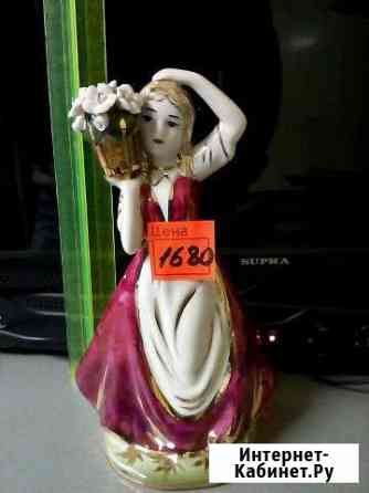 Статуэтка девушка с цветами фарфор Астрахань