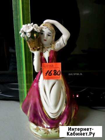 Статуэтка девушка с цветами фарфор Астрахань - изображение 1