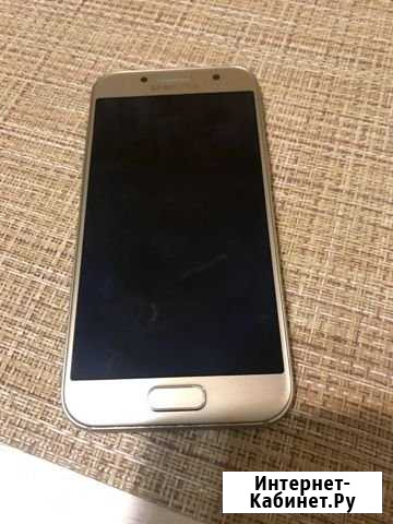SAMSUNG A 3 gold 2017 года Бийск - изображение 1