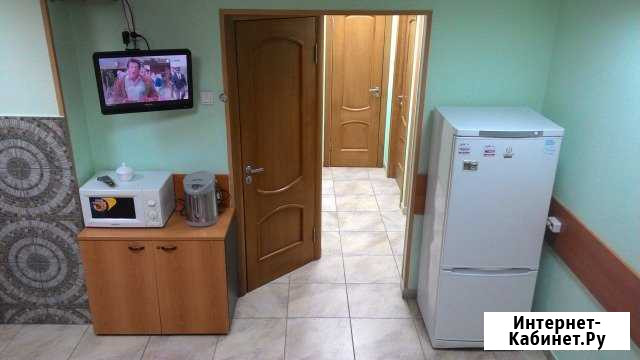 Комната 30 кв.м. в 2-к, 1/10 эт. Омск - изображение 1