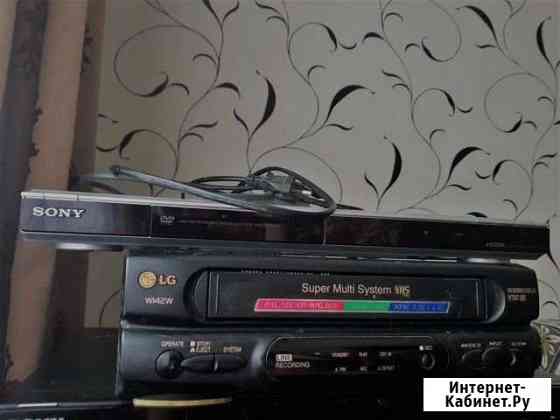 VHS-плеер LG W142W и CD/DVD-плеер Sony DVP-NS708H Соликамск