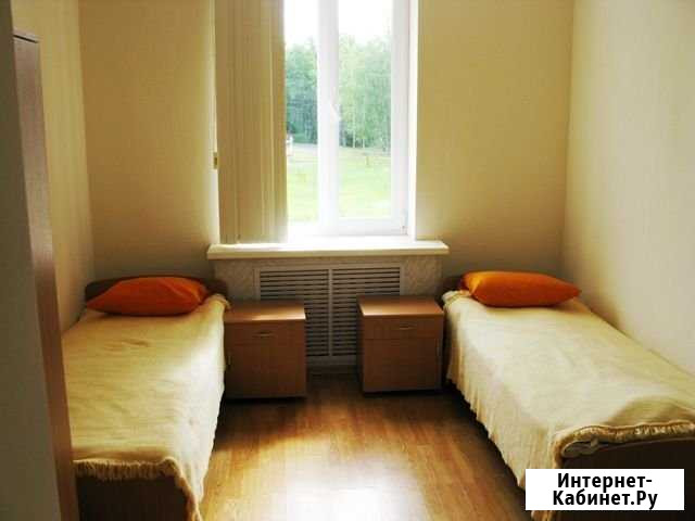 Комната 18 м² в 2-ком. кв., 3/9 эт. в аренду посуточно в Усинске Усинск - изображение 1