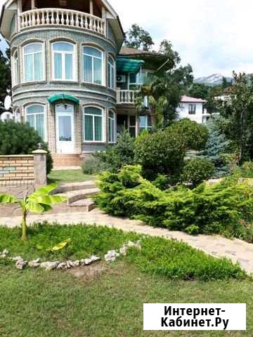 Дом 450 м² на участке 7 сот. в аренду посуточно в Ялте Ялта - изображение 1