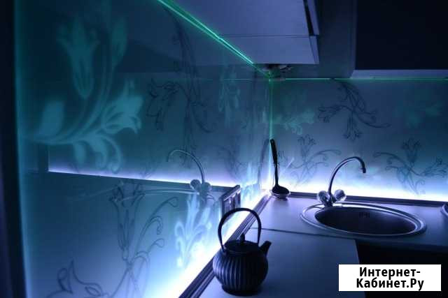 Установка стеклянных фартуков на кухню. Ремонт Ижевск - изображение 1