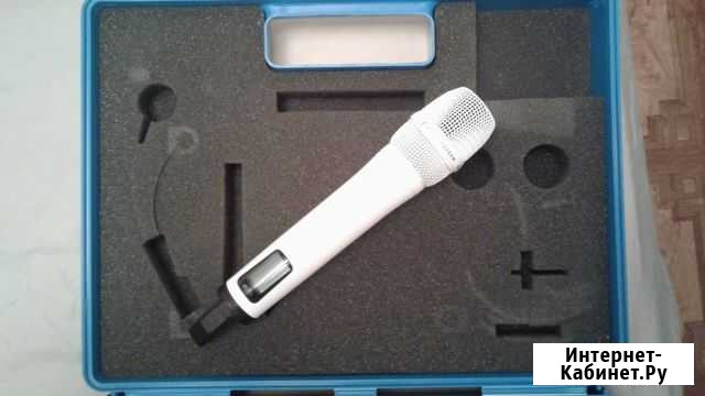 Белый микрофон и белая стойка Новосибирск - изображение 1