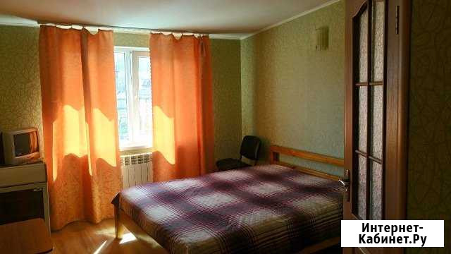 Комната 15 м² в 9-ком. кв., 2/2 эт. в аренду посуточно в Симферополе Симферополь - изображение 1