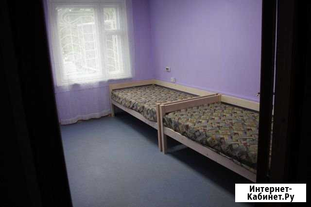 Комната 17 м² в > 9-ком. кв., 1/10 эт. в аренду посуточно в Мурманске Мурманск - изображение 1