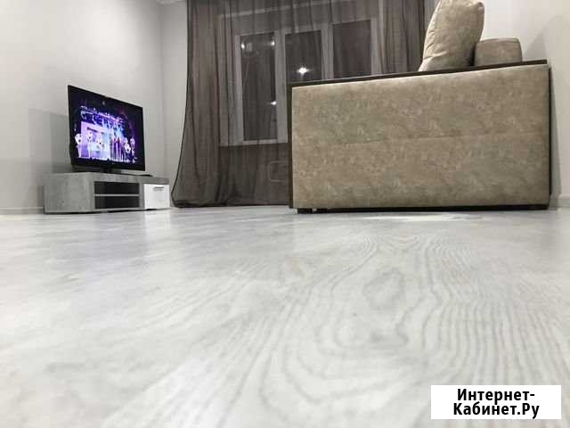 1-комнатная квартира, 42 м², 10/10 эт. в аренду посуточно в Воткинске Воткинск - изображение 1
