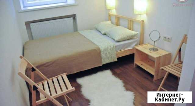 Комната 15 м² в 8-ком. кв., 1/5 эт. в аренду посуточно в Санкт-Петербурге Санкт-Петербург - изображение 1