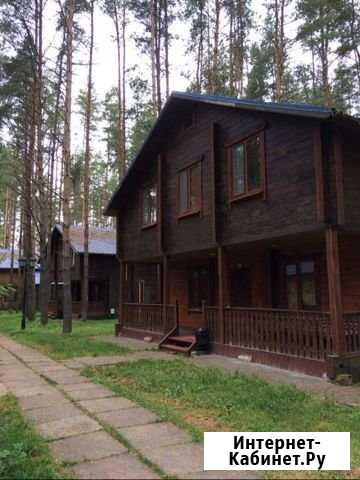 Коттедж 200 м² на участке 150 сот. в аренду посуточно в Чкаловске Чкаловск - изображение 1