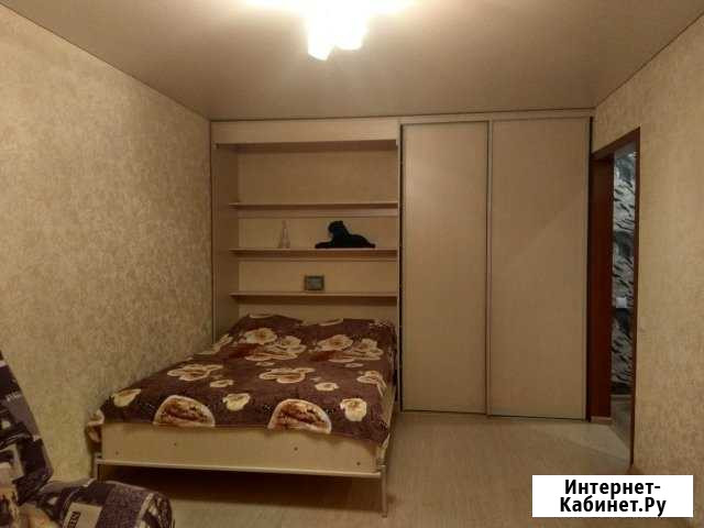 1-комнатная квартира, 35 м², 3/5 эт. в аренду посуточно в Каменске-Уральском Каменск-Уральский - изображение 1
