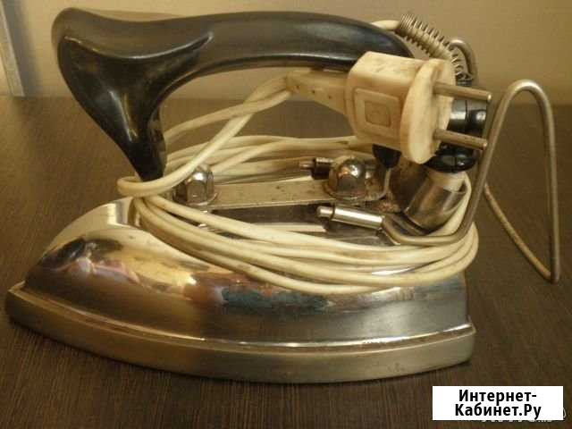 Антикварный утюг 1955 года Нижний Тагил - изображение 1