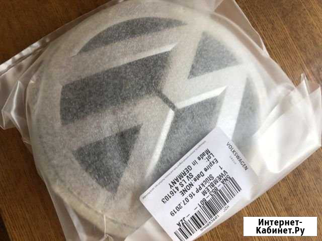 Эмблема в решетку радиатора,vw Tiguan.2020 г Великий Новгород - изображение 1