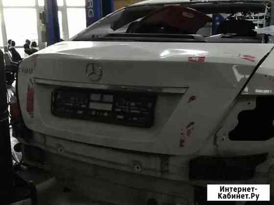 Крышка багажника битая Mercedes W204 Горячеводский