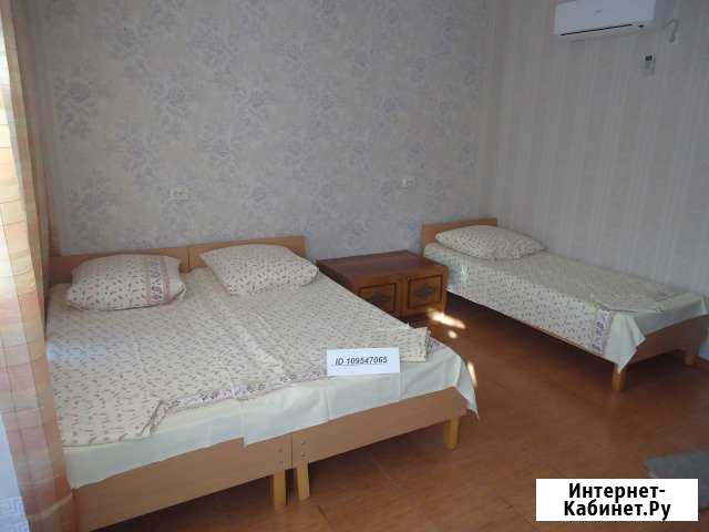 Комната 16 м² в 2-ком. кв., 1/1 эт. в аренду посуточно в Приморском Приморский - изображение 1