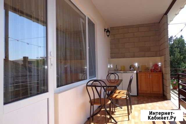 Комната 25 м² в 1-ком. кв., 1/2 эт. в аренду посуточно в Алуште Алушта - изображение 1