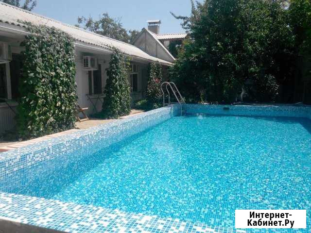 Комната 18 м² в 6-ком. кв., 1/1 эт. в аренду посуточно в Феодосии Феодосия - изображение 1