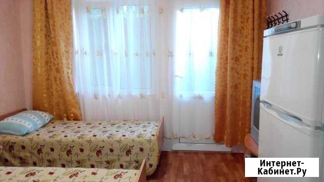 Комната 14 м² в 5-ком. кв., 2/2 эт. в аренду посуточно в Алуште Алушта - изображение 1