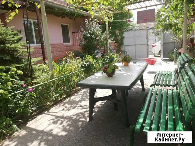 Комната 25 м² в 6-ком. кв., 1/2 эт. в аренду посуточно в Феодосии Феодосия - изображение 1