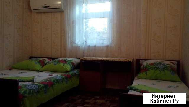 Комната 20 м² в 3-ком. кв., 1/1 эт. в аренду посуточно в Котельниково Котельниково - изображение 1