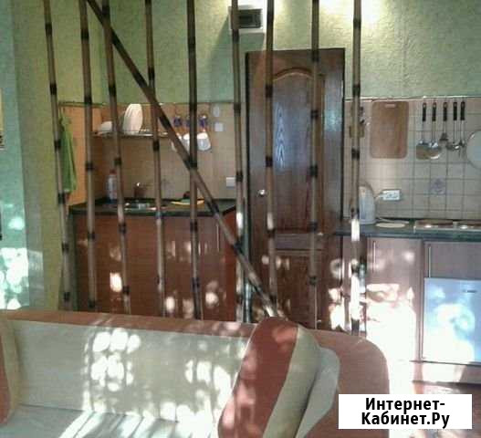 Комната 15 м² в 3-ком. кв., 1/3 эт. в аренду посуточно в Алупке Алупка - изображение 1