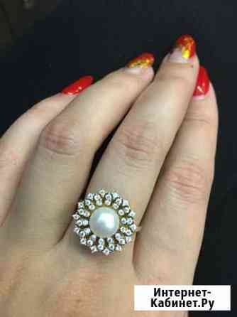Серебряное кольцо с жемчугом и фианитами Мурманск