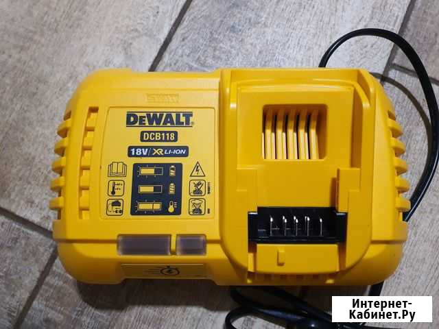 Устройство заряд dewalt DCB118 18/54 Вольт 8 Ампер Симферополь - изображение 1