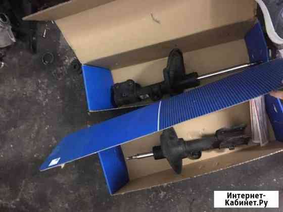 Передние стойки на Гранд старекс 2шт оригинал Сочи