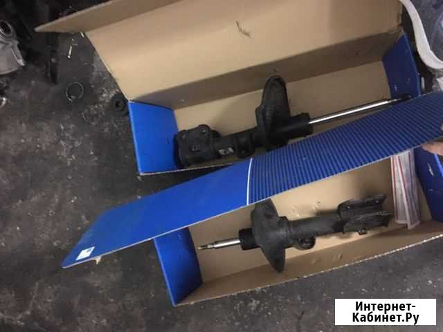 Передние стойки на Гранд старекс 2шт оригинал Сочи - изображение 1