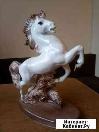 Фарфоровая скульптура конь. Высота 30см Тюмень