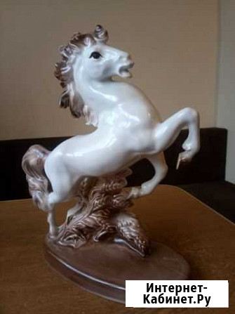 Фарфоровая скульптура конь. Высота 30см Тюмень - изображение 1