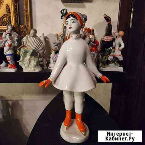 Фарфоровая статуэтка На катке Северодвинск