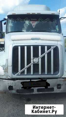 Volvo VN с полуприцепом, 1999 Сургут - изображение 1