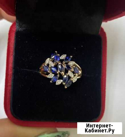 Золотое кольцо с бриллиантами и сапфирами Омск - изображение 1