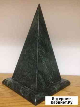 Пирамида на подставке Оренбург