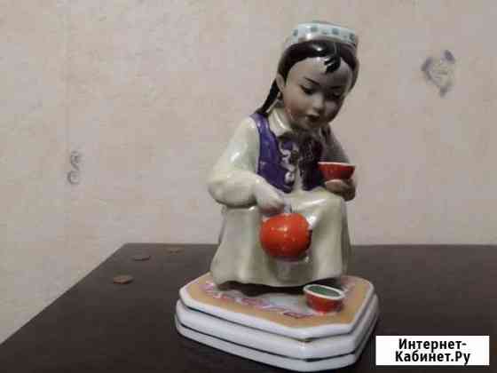 Статуэтка узбечка с чайником Шахты