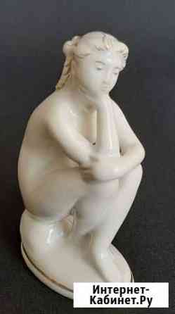 Фарфоровая фигурка Девушка на пляже.лфз Хабаровск