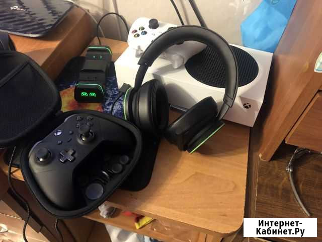 Продам xbox series s +xbox headset блютуз+ Петропавловск-Камчатский - изображение 1